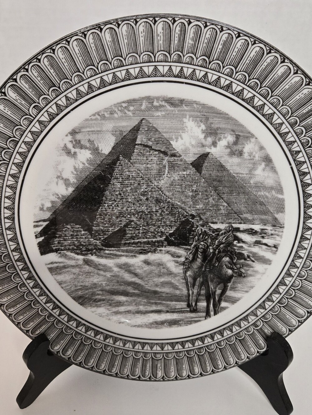 222 Fifth Slice Of Life GREAT PYRAMIDS Dinner Plate Early 2000's Discontined